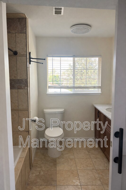 Building Photo - 1761 Klamath River Dr