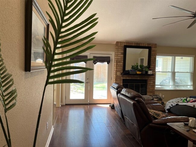 Building Photo - 6401 Woodcrest Dr