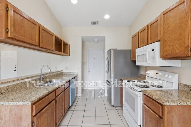 Building Photo - 7911 Corona Ridge