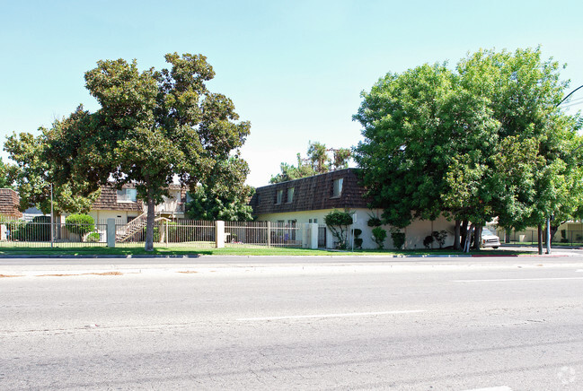 Primary Photo - 3209 N Sierra Vista Ave