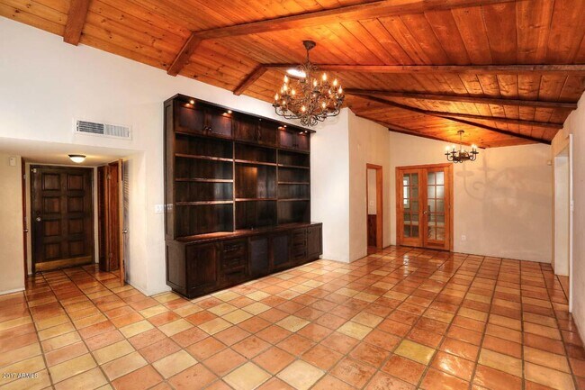 Building Photo - 5214 N 33rd St