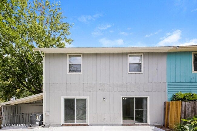 Building Photo - 11360 Fort Caroline Lakes Dr S