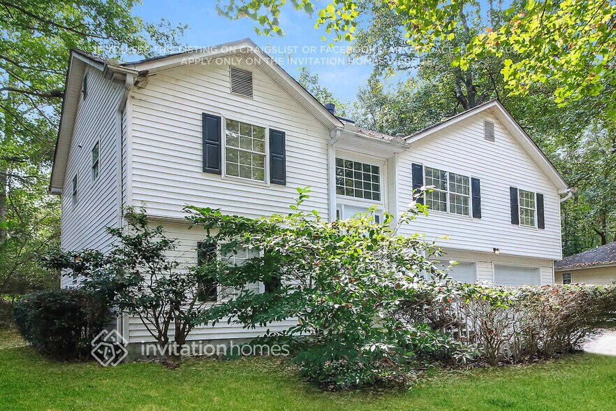 Building Photo - 4400 Milton Trail SW