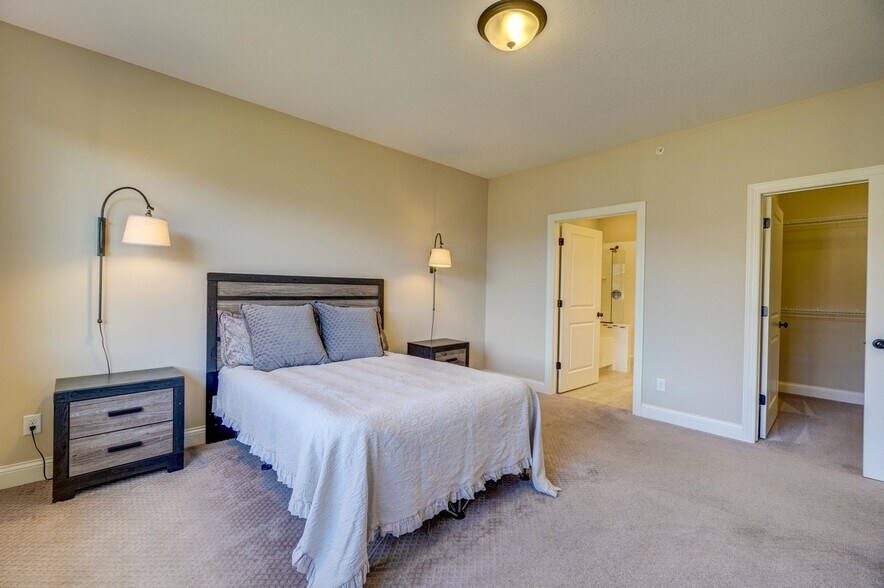 Building Photo - 10889 Retreat Ln