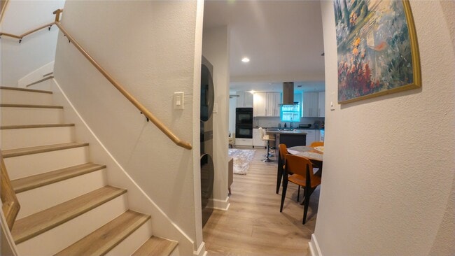 Building Photo - 10326 Meadow Lake Ln