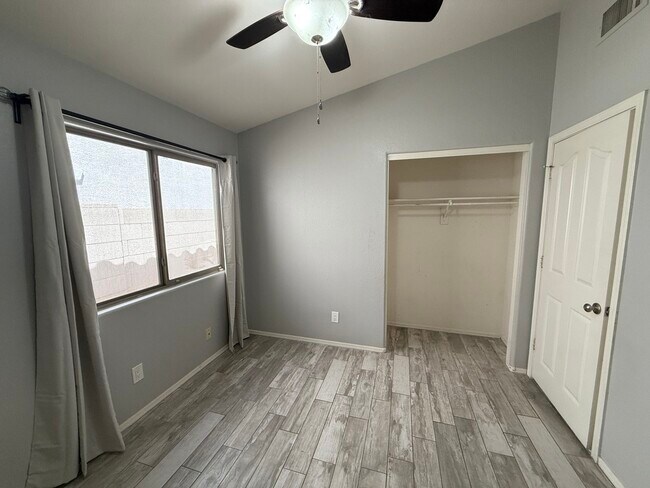 Building Photo - 3972 E Timberline Rd