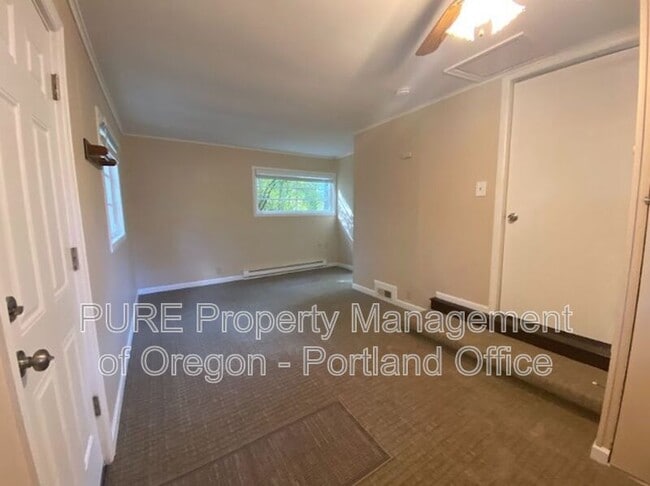 Building Photo - 3550 Lake Grove Ave