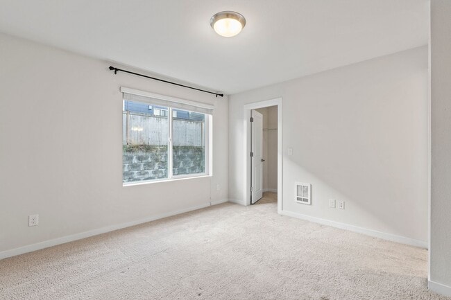 Building Photo - Newer 4 bed, 3.5 bath Townhome In Lynnwood...