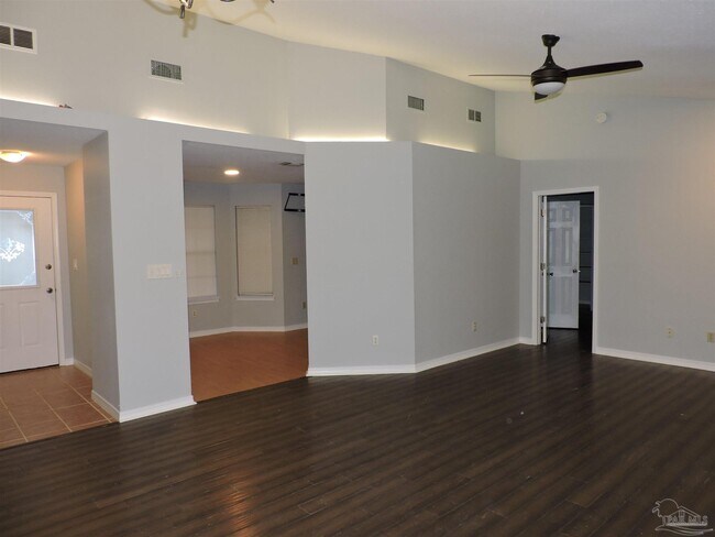 Building Photo - 7663 Charter Oaks Dr