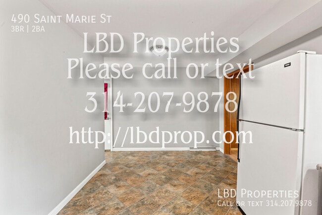 Building Photo - 490 St Marie St