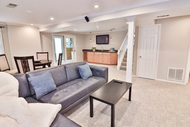 Building Photo - 9633 Cinnamon Creek Dr
