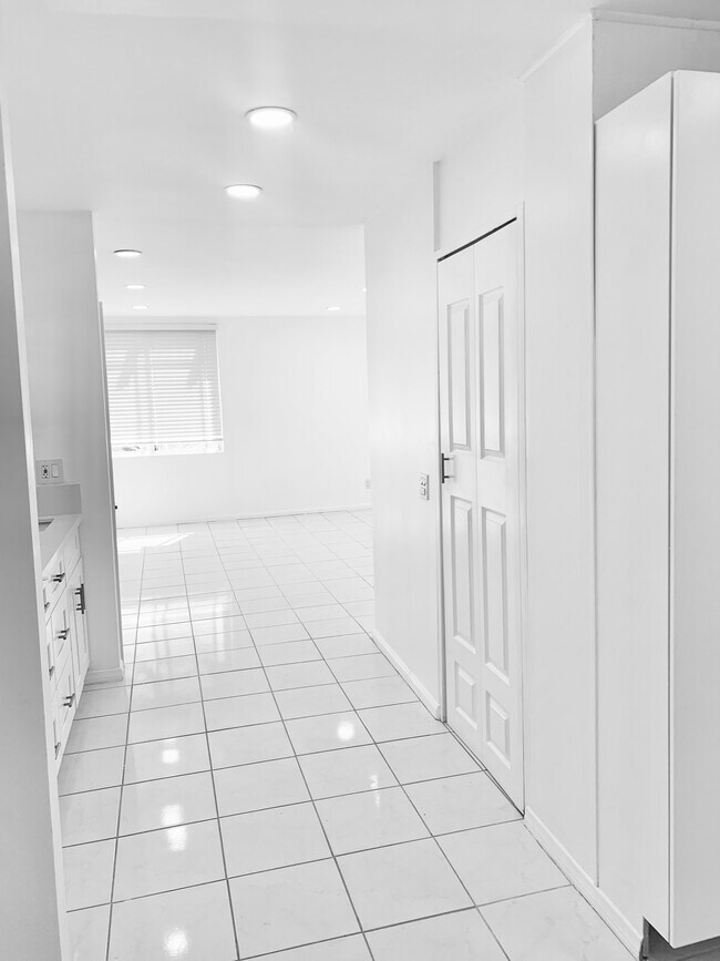 Building Photo - 5301 Balboa Blvd