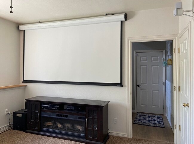Building Photo - 3020 Silverfield Way