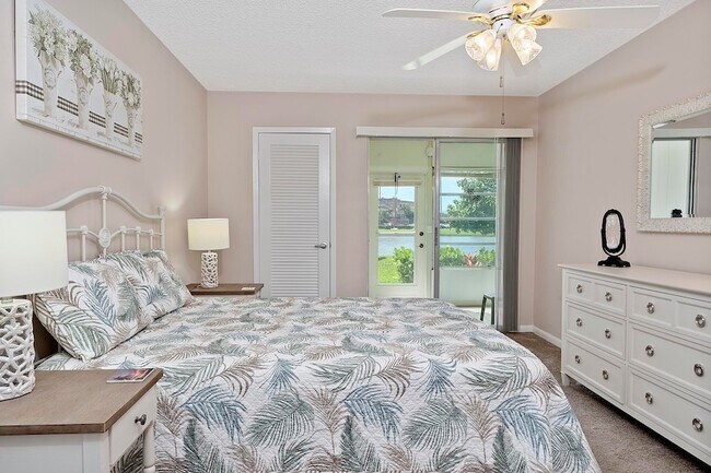 Building Photo - 1032 Lincoln B