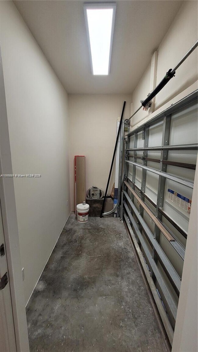 Building Photo - 6959 Long Pine Cir