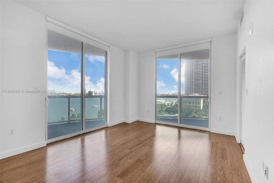 Building Photo - 1800 N Bayshore Dr