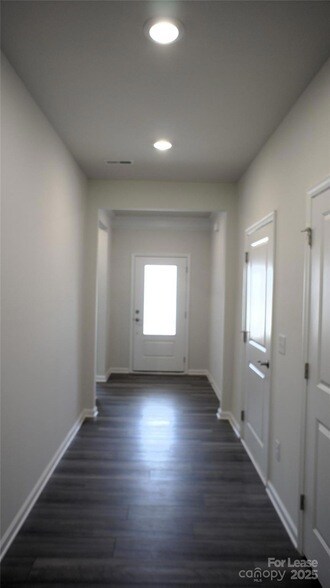 Building Photo - 106 White Apple Wy