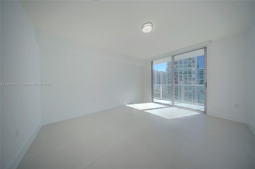Building Photo - 300 Sunny Isles Blvd