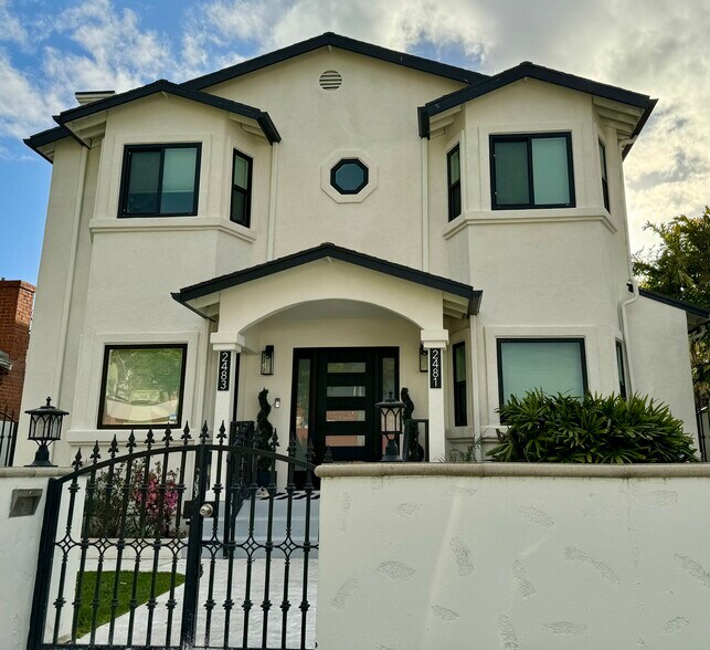 Primary Photo - 2481 Walgrove Ave