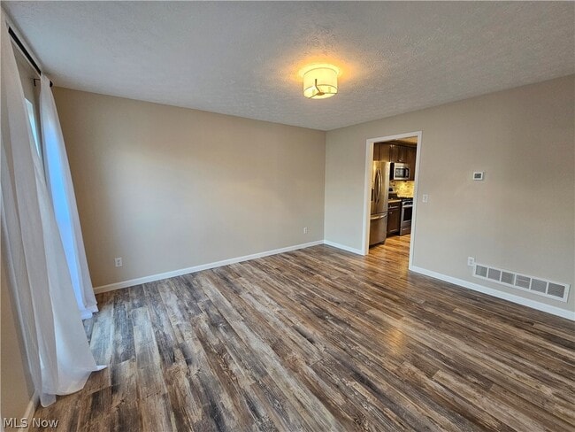 Building Photo - 687 Brookside Ln