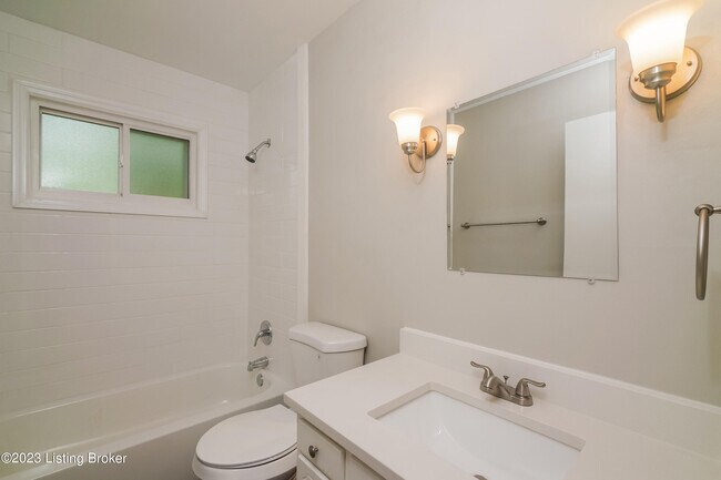 Building Photo - 3208 Cabinwood Dr