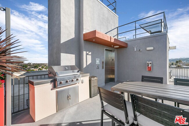 Building Photo - 3567 Chesapeake Ave