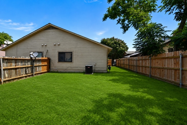 Building Photo - 3410 Ridge Ash