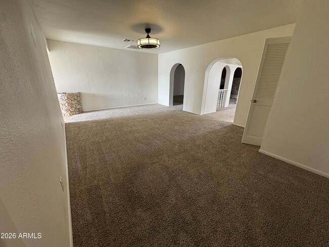 Building Photo - 5444 E Pinchot Ave