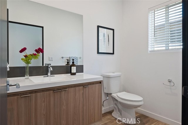 Building Photo - 13536 Vanowen St