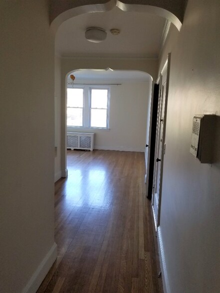 Building Photo - 255 Kelton St