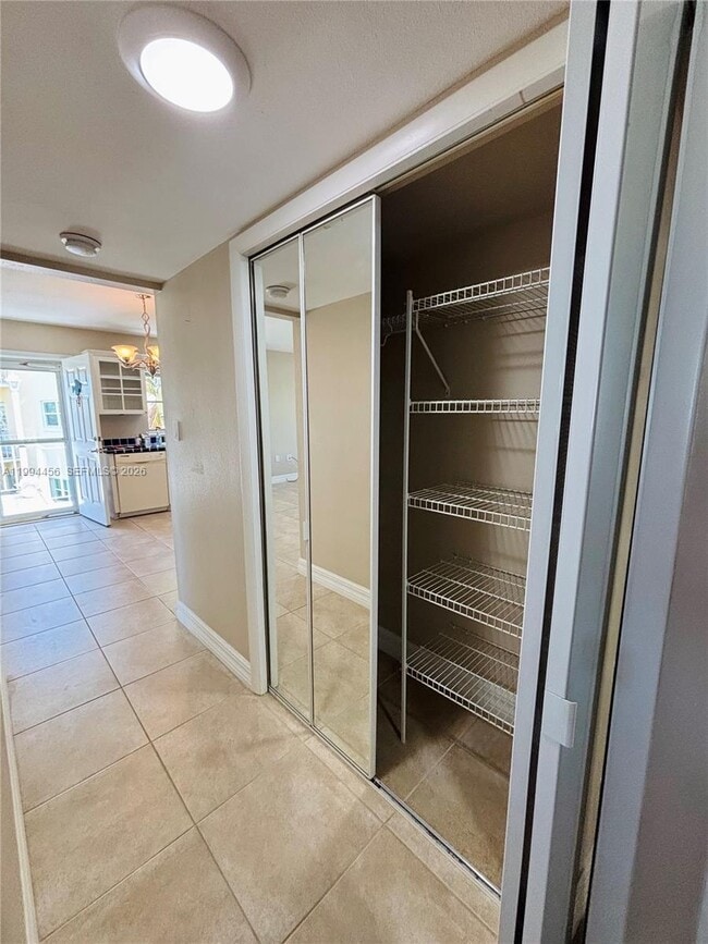 Building Photo - 1323 Bayshore Dr