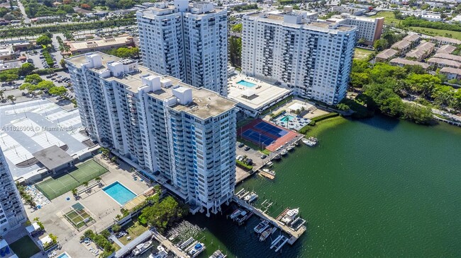 Building Photo - 18081 Biscayne Blvd