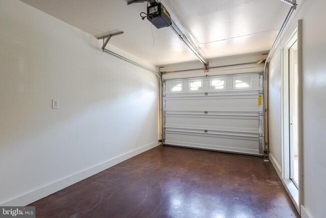 Building Photo - 71 Babylonica Ct