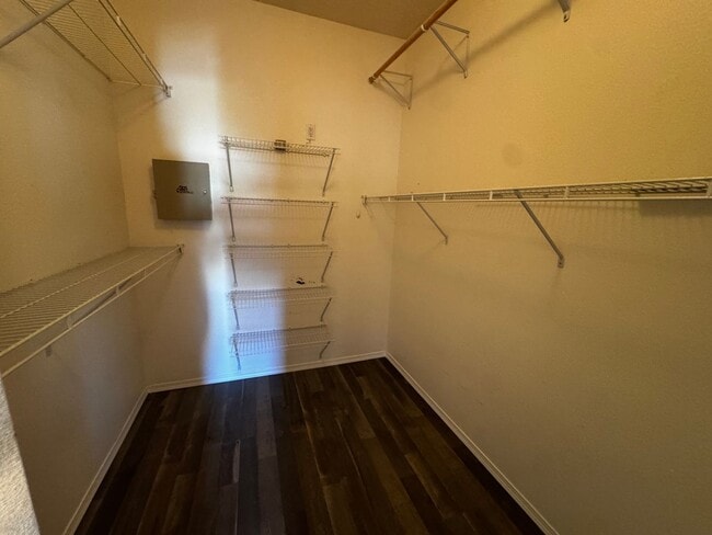 Building Photo - Beautiful townhome in a gated community.