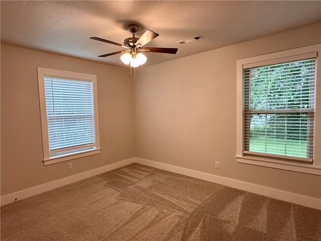 Building Photo - 2137 E Stanwyk Dr