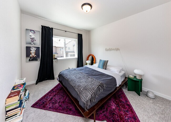 Building Photo - Beautiful Townhome Next to Nature on Westside
