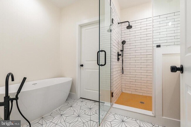 Building Photo - 412 Sepviva St