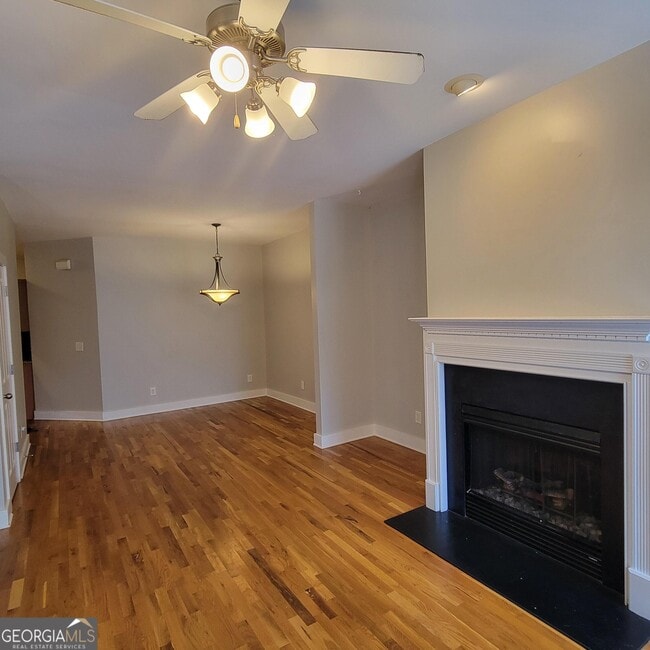 Building Photo - 1111 Surrey Ln