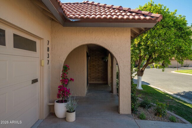 Building Photo - 7837 E Crestwood Way