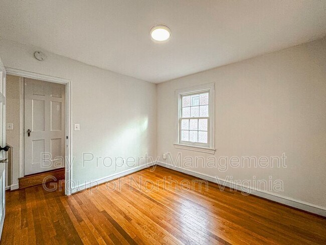 Building Photo - 4412 Volta Pl NW