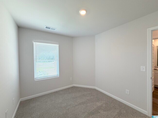Building Photo - 174 Hill Ln