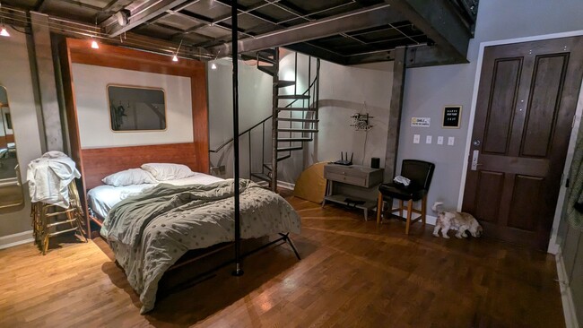 Building Photo - TOTALLY AMAZING LOFT CONDO IN FABULOUS BAL...