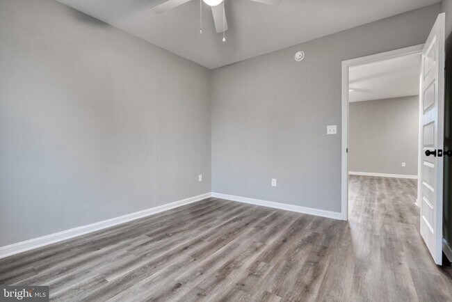 Building Photo - 6722 Brentwood Ave