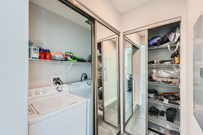 Building Photo - MOVE IN SPECIAL! $500.00 OFF 1ST MONTHS RE...
