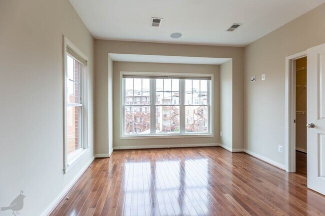 Building Photo - 2909 Chancellor's Way NE