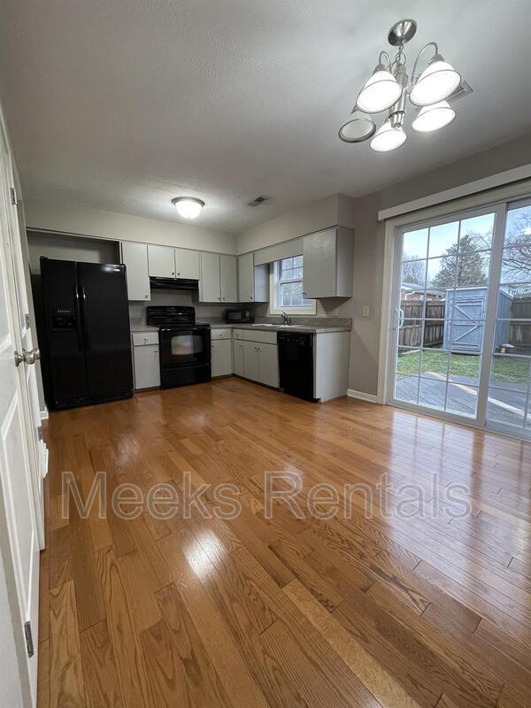 Building Photo - 1002 Fairway Gardens Dr