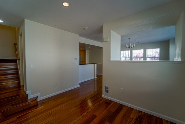 Building Photo - 1702 Northshore Dr