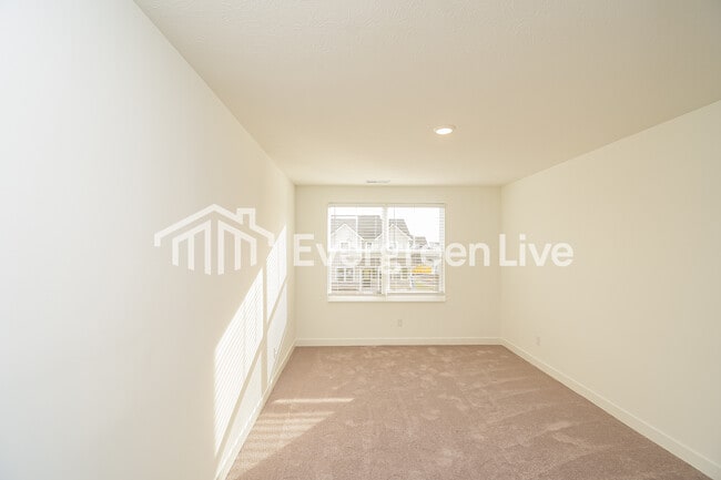 Building Photo - 15450 Alperton Rd