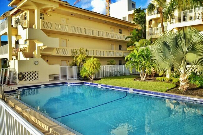 Building Photo - 2908 Bayshore Dr