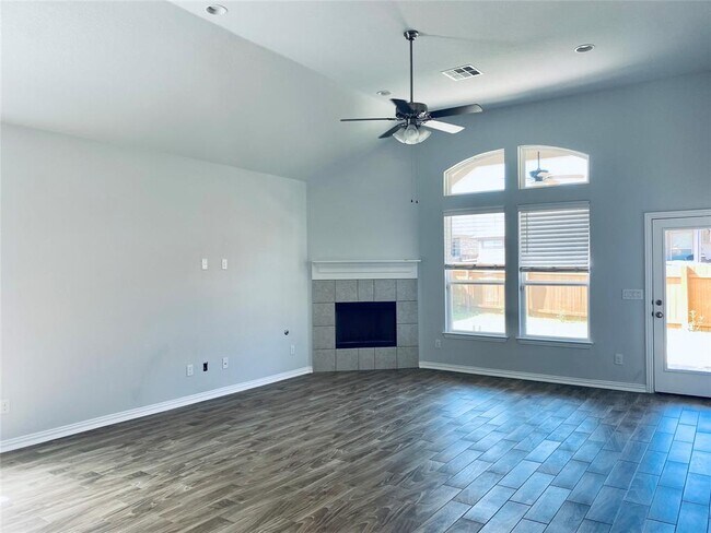 Building Photo - 1009 Sundrops St